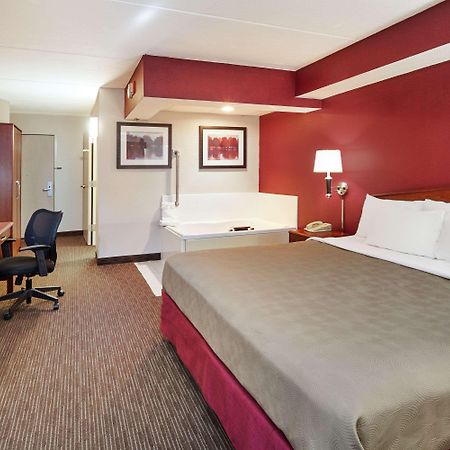 Americinn By Wyndham Douglas/Saugatuck Buitenkant foto