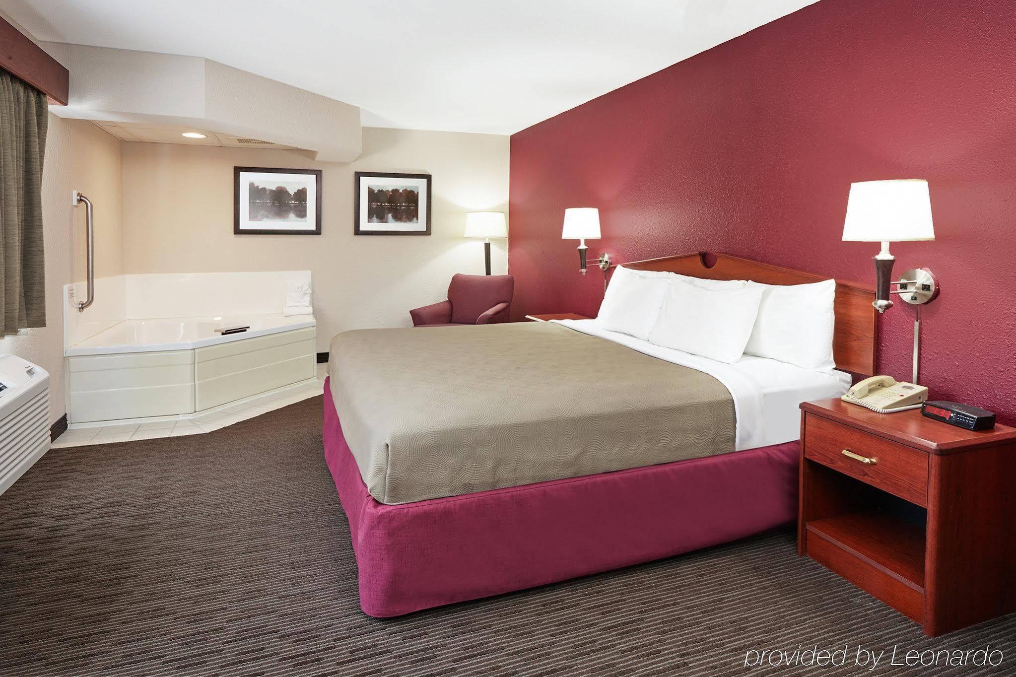 Americinn By Wyndham Douglas/Saugatuck Buitenkant foto