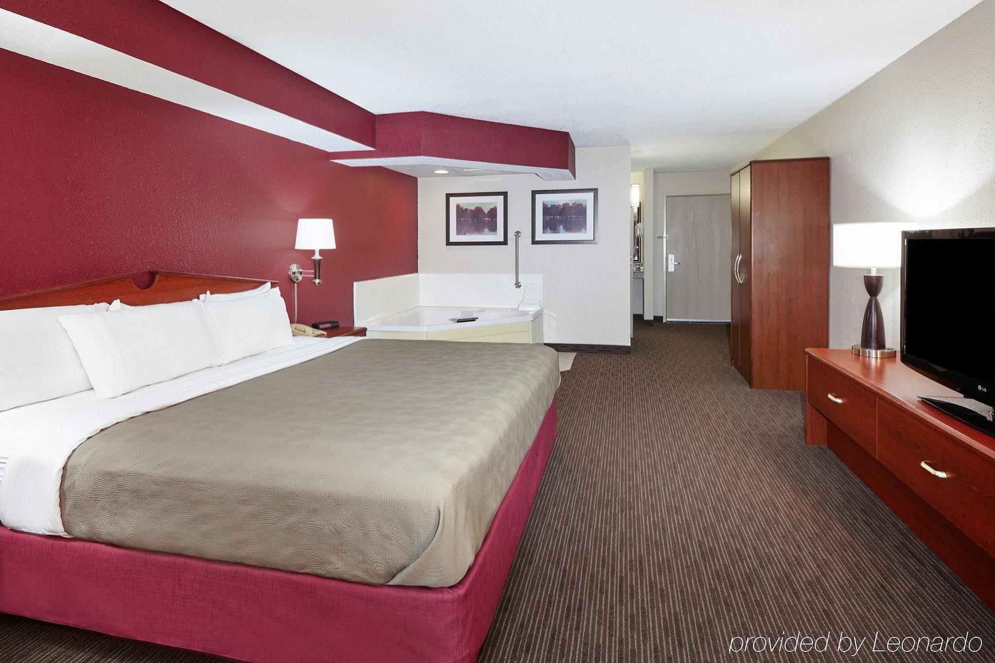Americinn By Wyndham Douglas/Saugatuck Buitenkant foto