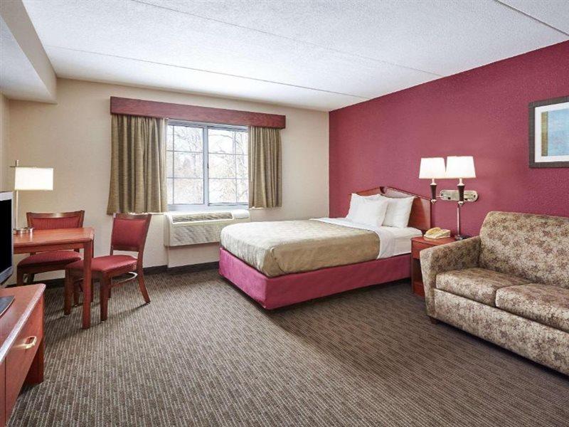 Americinn By Wyndham Douglas/Saugatuck Buitenkant foto