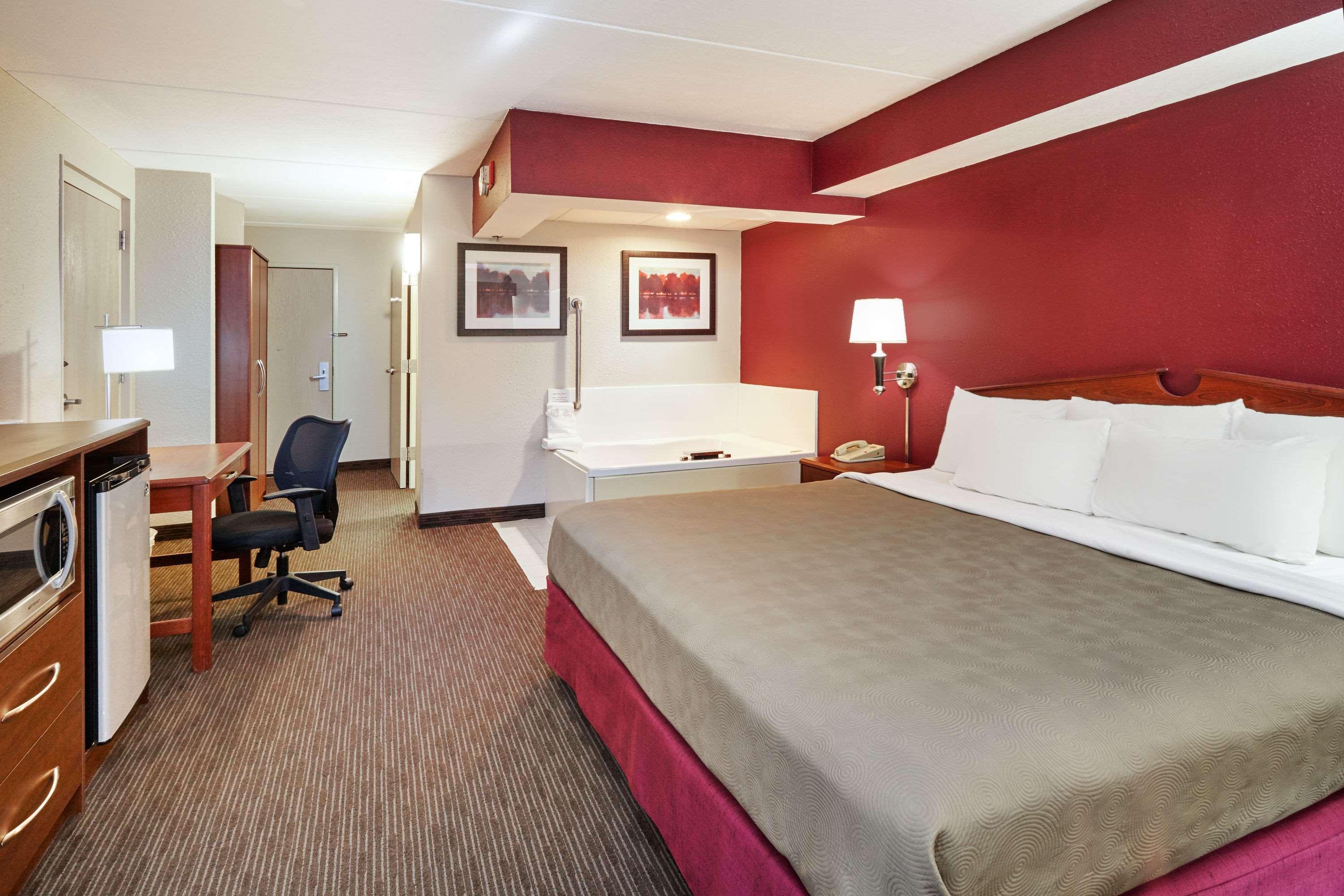 Americinn By Wyndham Douglas/Saugatuck Buitenkant foto