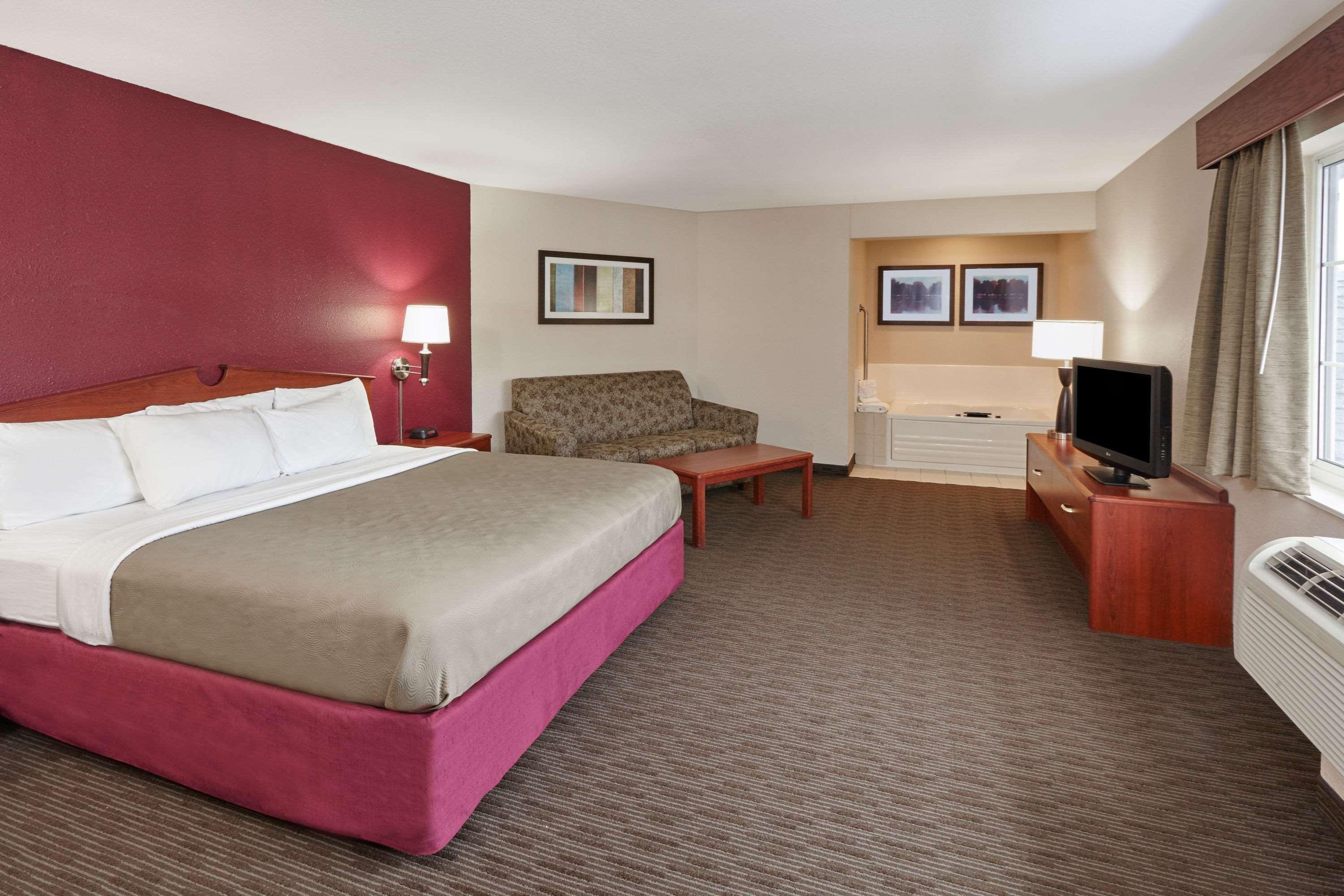 Americinn By Wyndham Douglas/Saugatuck Buitenkant foto
