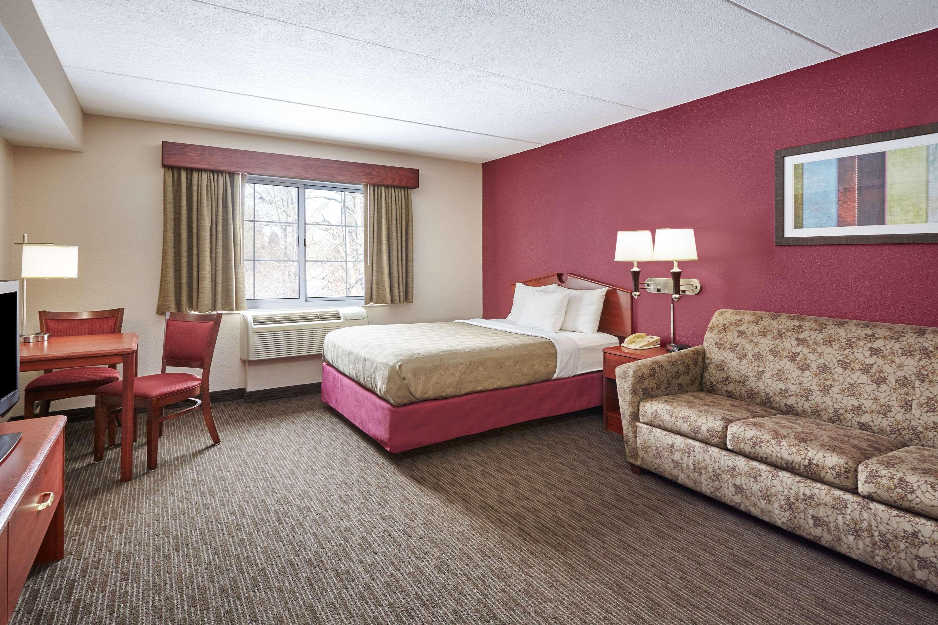 Americinn By Wyndham Douglas/Saugatuck Buitenkant foto