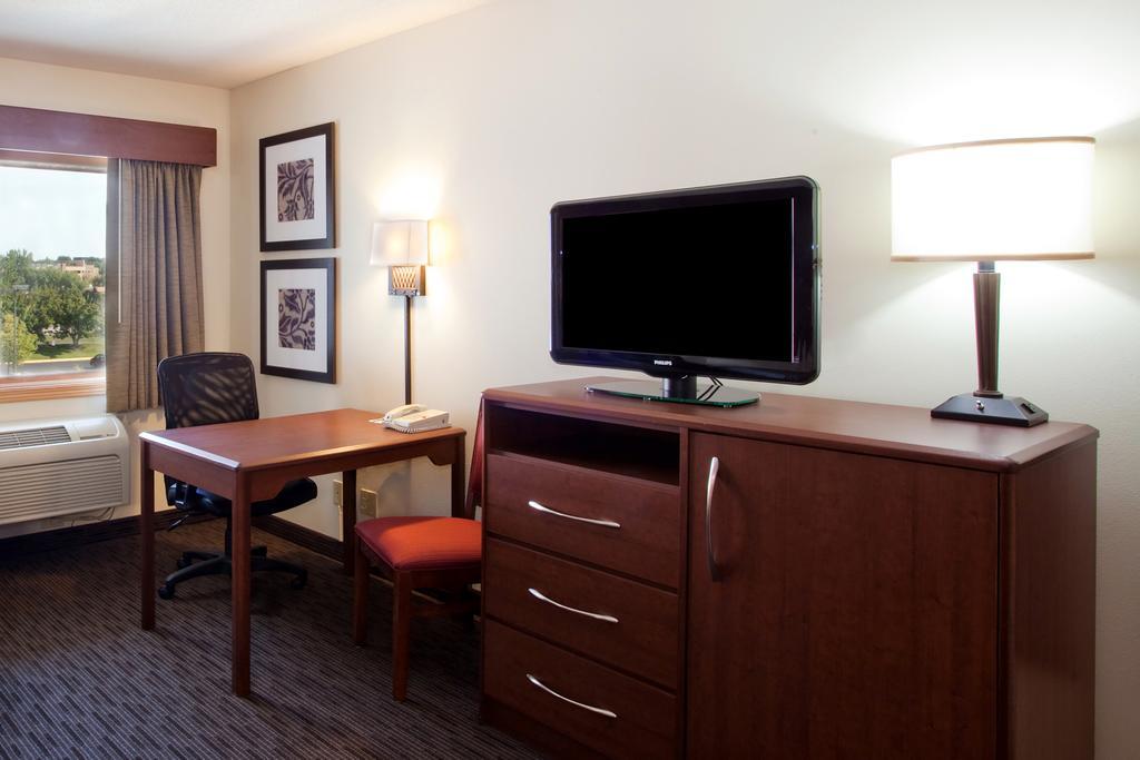 Americinn By Wyndham Douglas/Saugatuck Buitenkant foto
