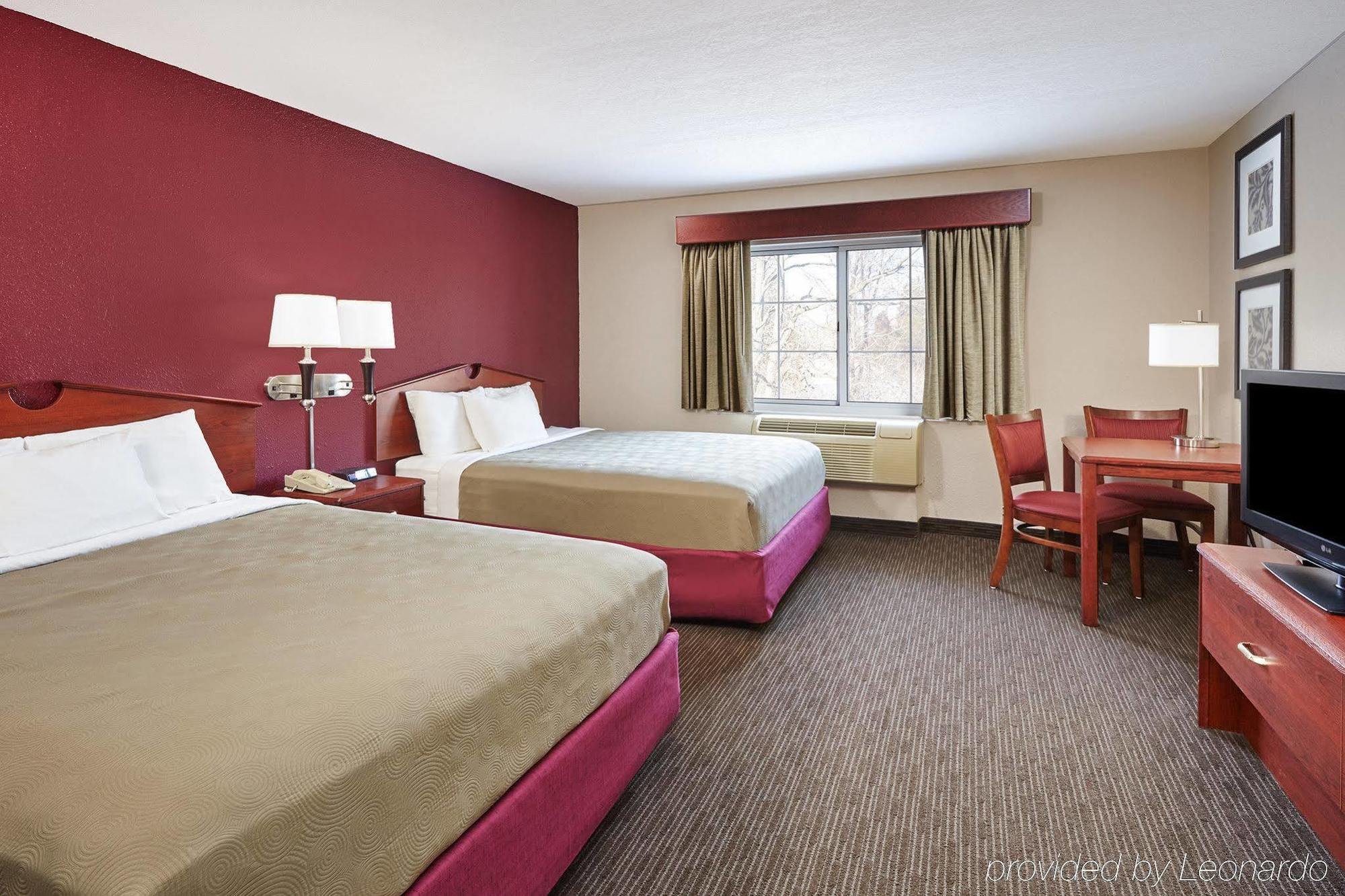 Americinn By Wyndham Douglas/Saugatuck Buitenkant foto